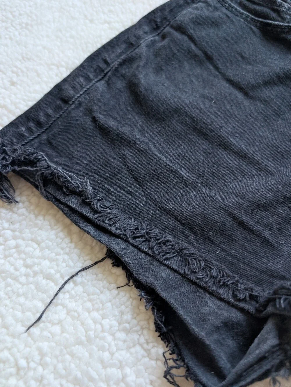 EUC Hollister Curvy High Rise Slim Straight Black Denim Frayed Hem Shorts